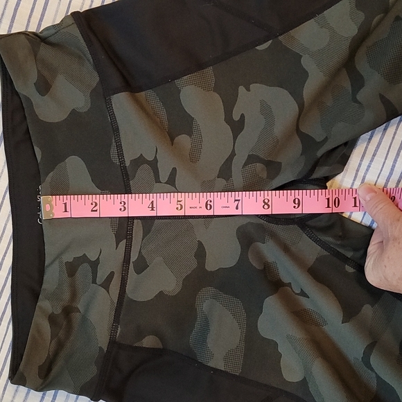 Calvin Klein Leggings Camo Athleisure Yoga Workout Cropped Pants Size Small - Picture 5 of 5